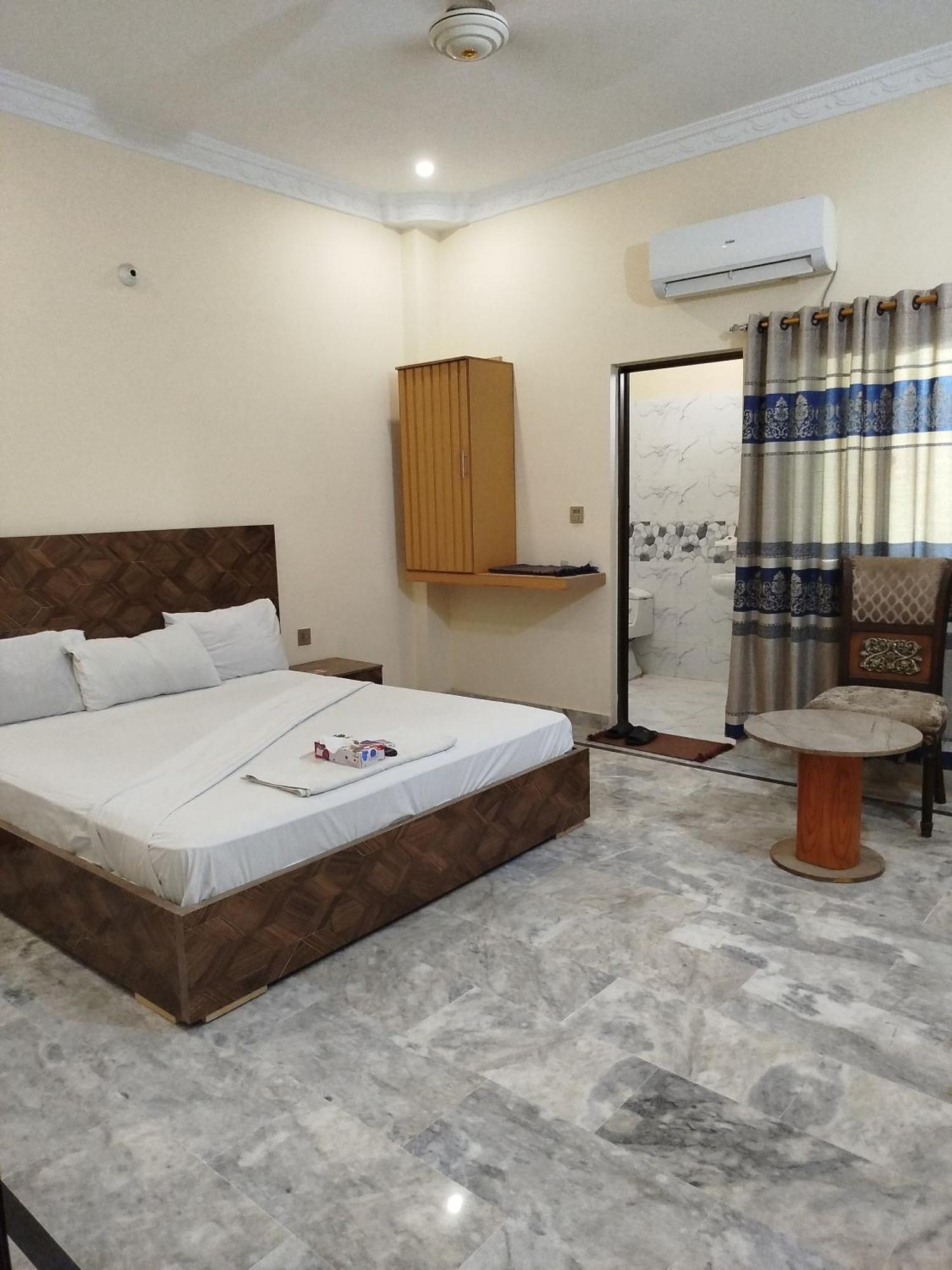 Hotel Crown Plaza, Near Karachi Airport, Darul Sehat Hospital, Dow, Agha Khan And Liaqat Hospital Ngoại thất bức ảnh