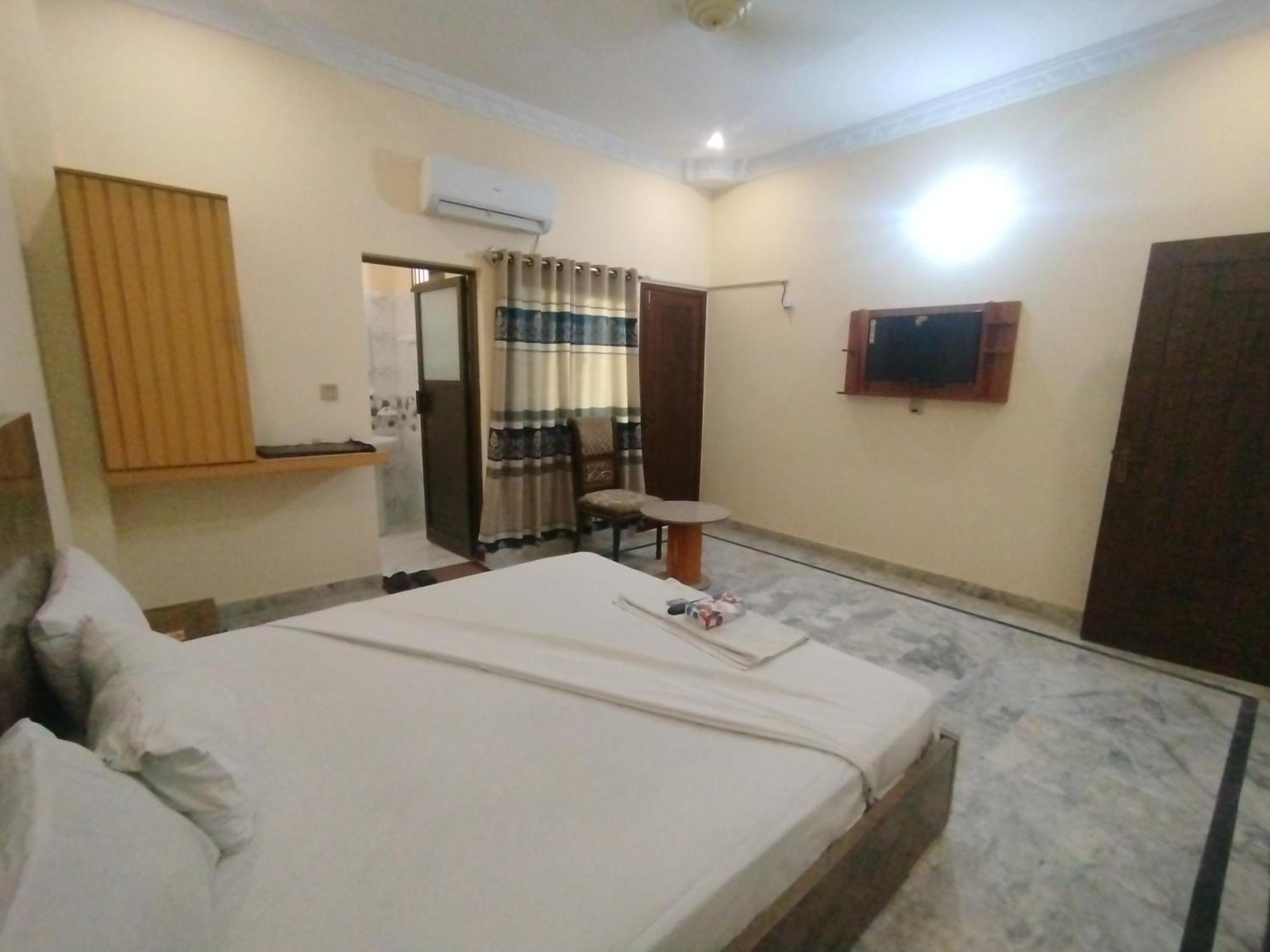 Hotel Crown Plaza, Near Karachi Airport, Darul Sehat Hospital, Dow, Agha Khan And Liaqat Hospital Ngoại thất bức ảnh