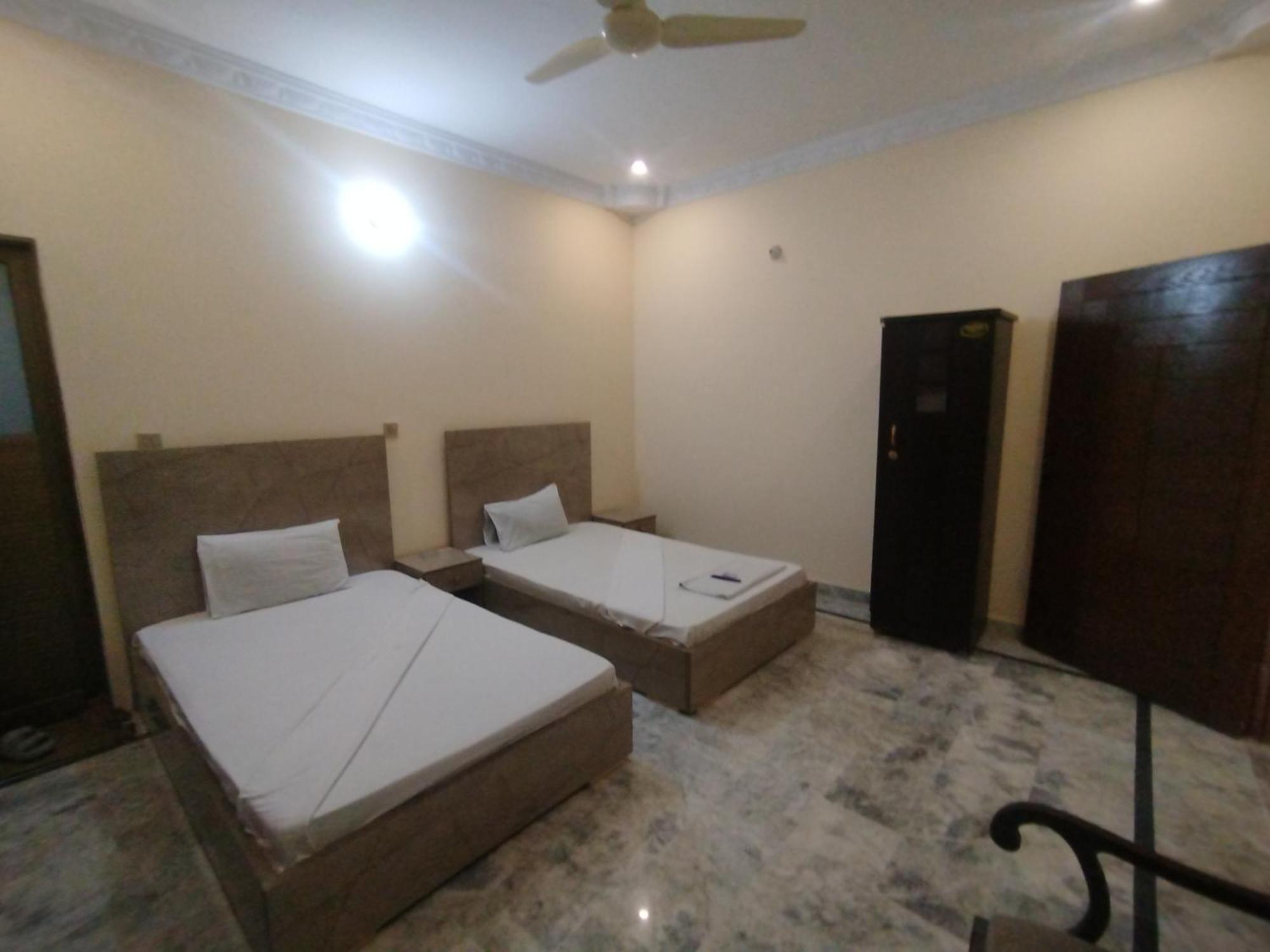 Hotel Crown Plaza, Near Karachi Airport, Darul Sehat Hospital, Dow, Agha Khan And Liaqat Hospital Ngoại thất bức ảnh