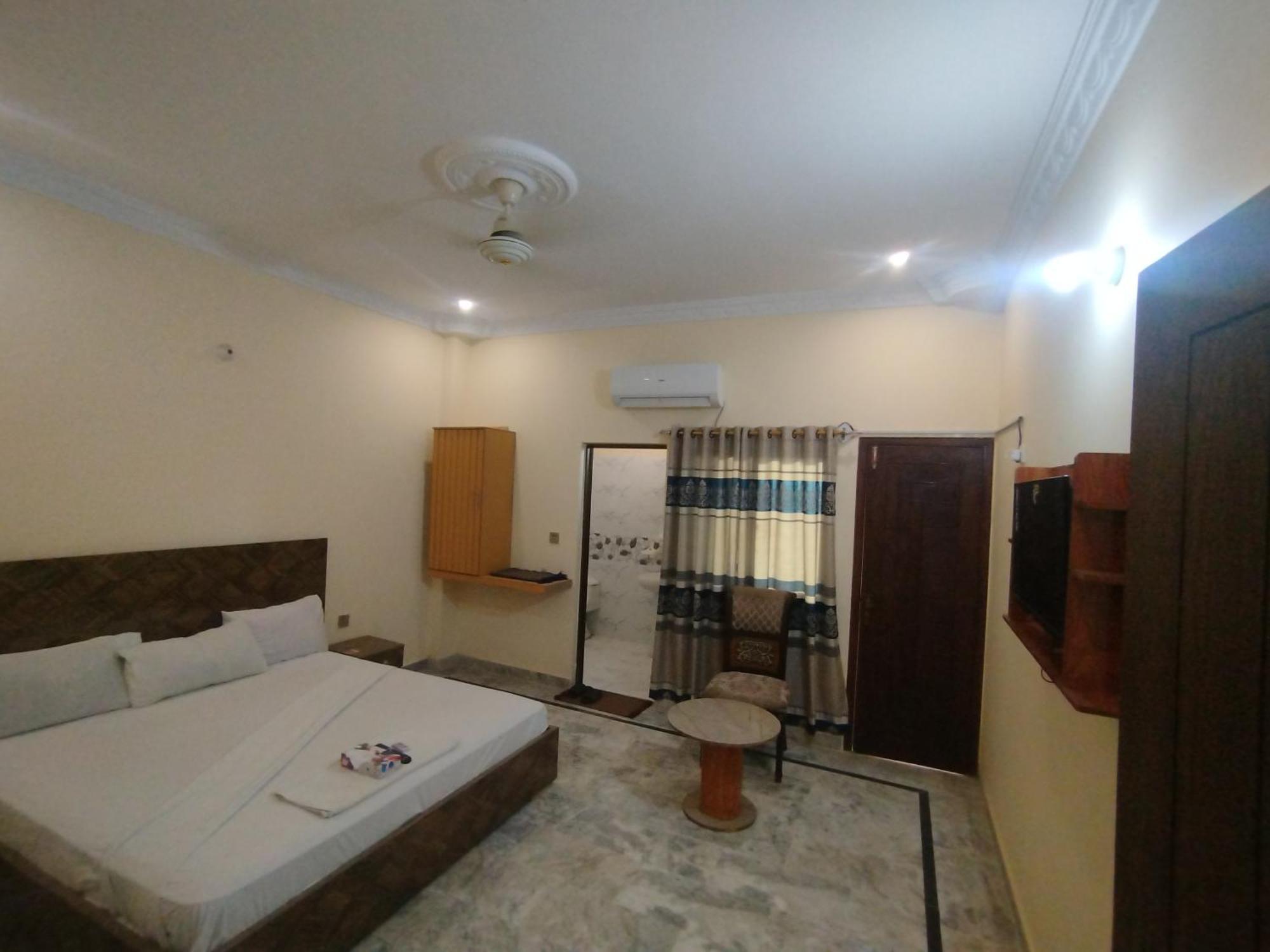 Hotel Crown Plaza, Near Karachi Airport, Darul Sehat Hospital, Dow, Agha Khan And Liaqat Hospital Ngoại thất bức ảnh