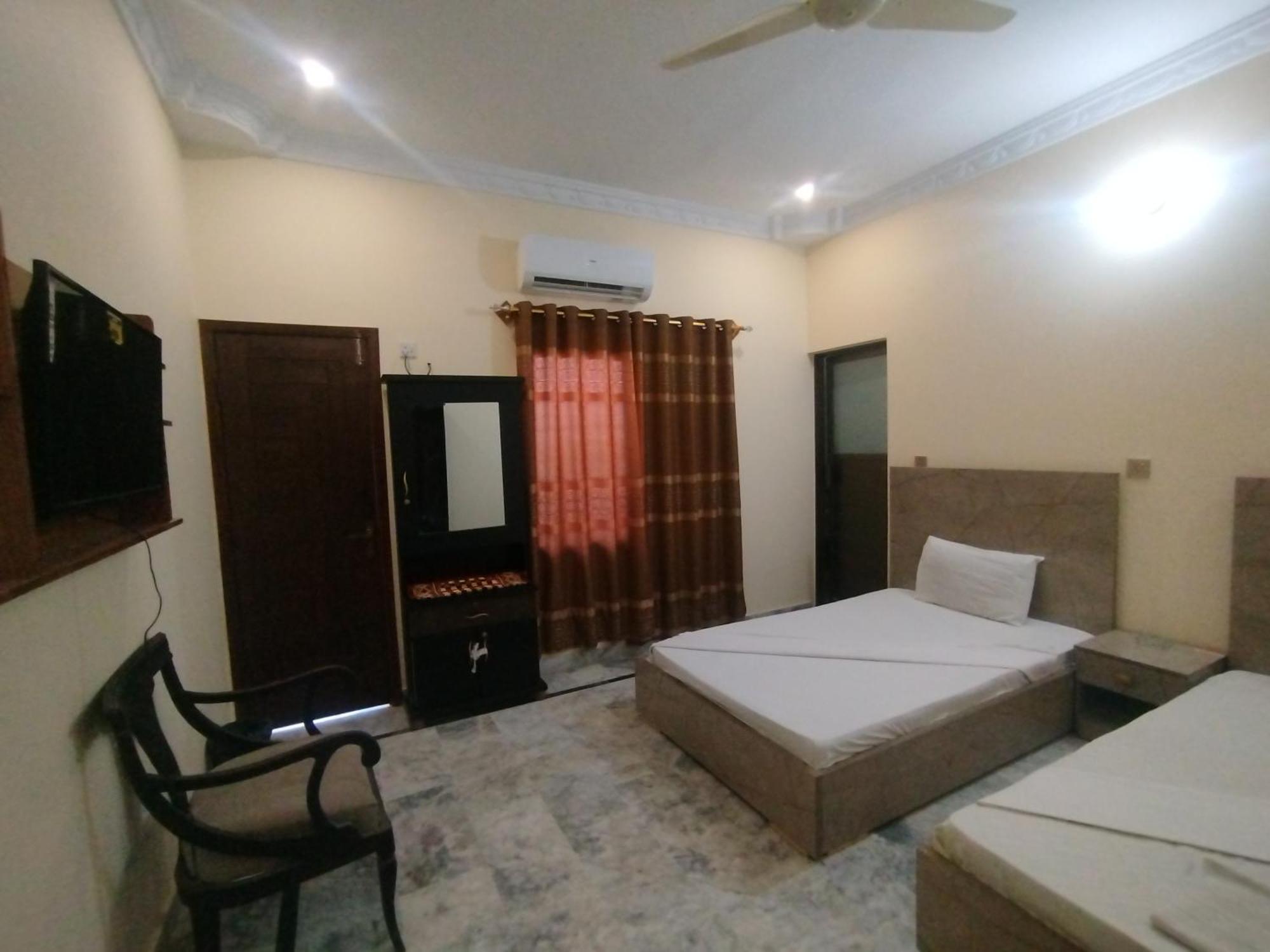 Hotel Crown Plaza, Near Karachi Airport, Darul Sehat Hospital, Dow, Agha Khan And Liaqat Hospital Ngoại thất bức ảnh