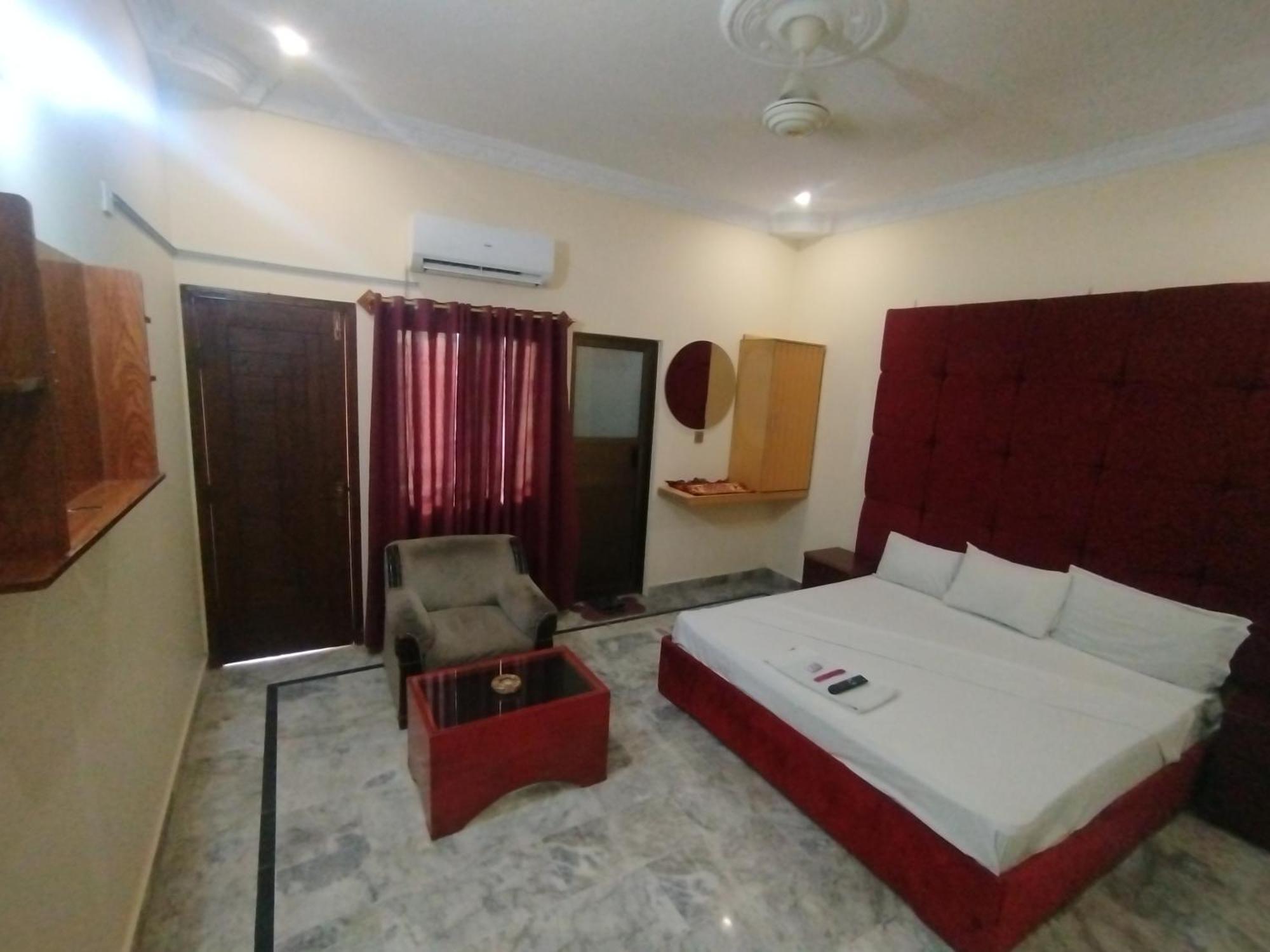Hotel Crown Plaza, Near Karachi Airport, Darul Sehat Hospital, Dow, Agha Khan And Liaqat Hospital Ngoại thất bức ảnh